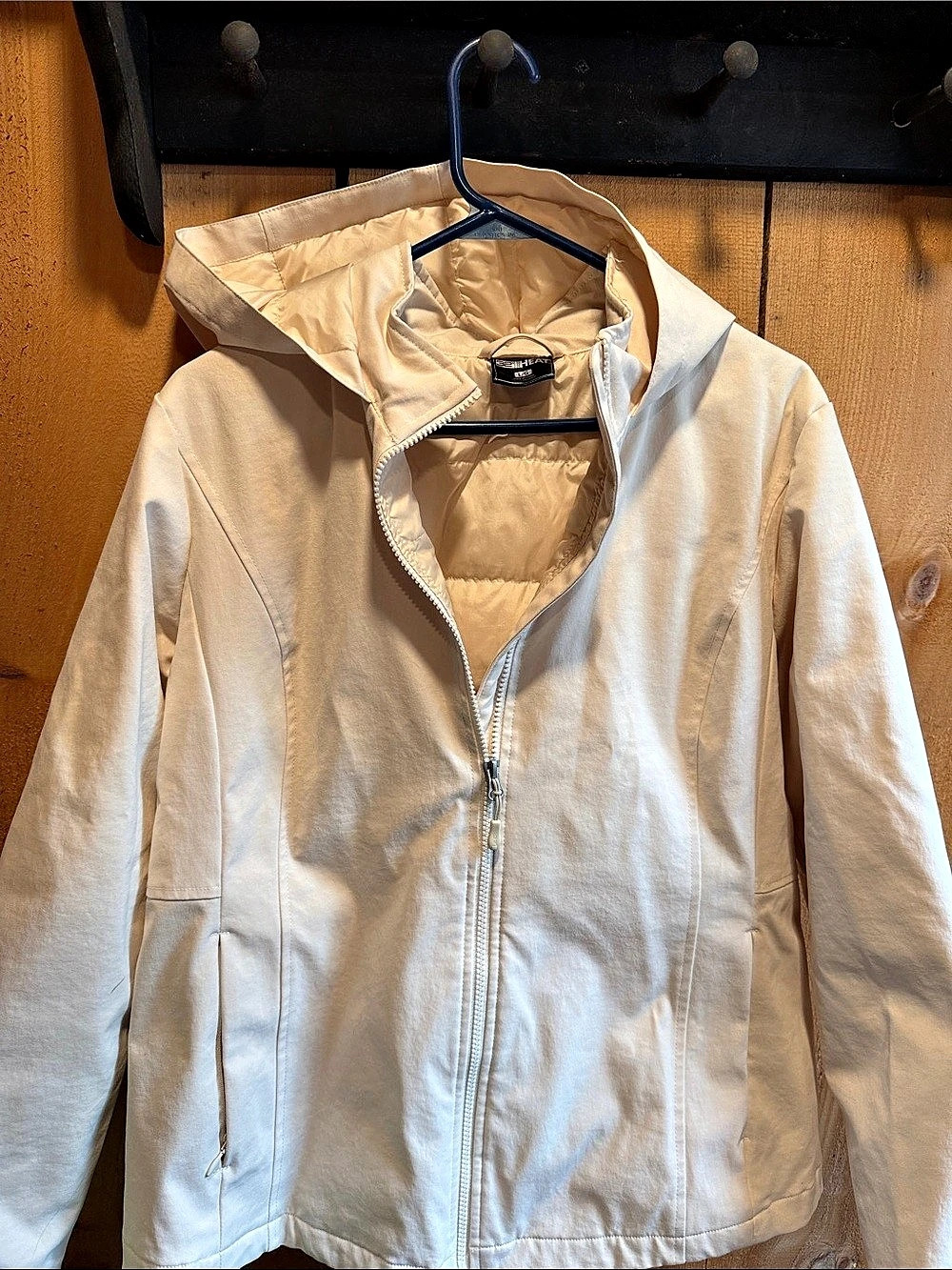 32 HEAT Women's Hooded Puffer Jacket in White Size Large Like New